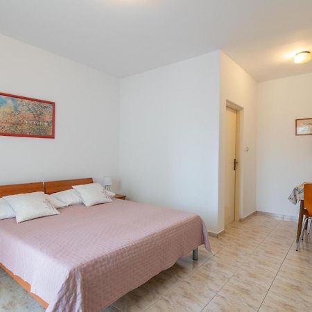 Apartments With A Parking Space Mandre, Pag - 18748 Kolan Extérieur photo