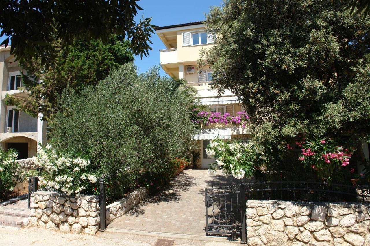 Apartments With A Parking Space Mandre, Pag - 18748 Kolan Extérieur photo
