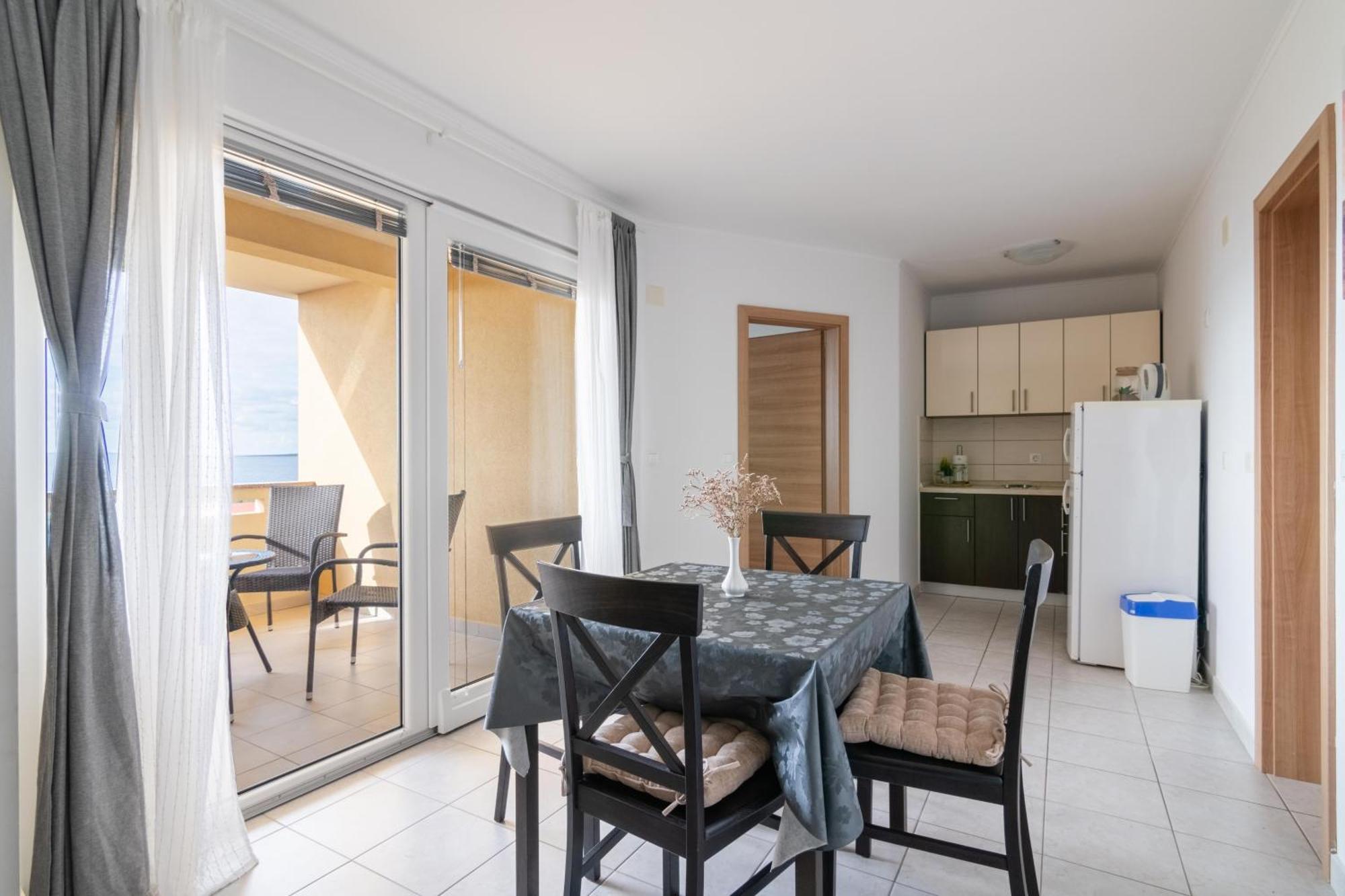 Apartments With A Parking Space Mandre, Pag - 18748 Kolan Extérieur photo