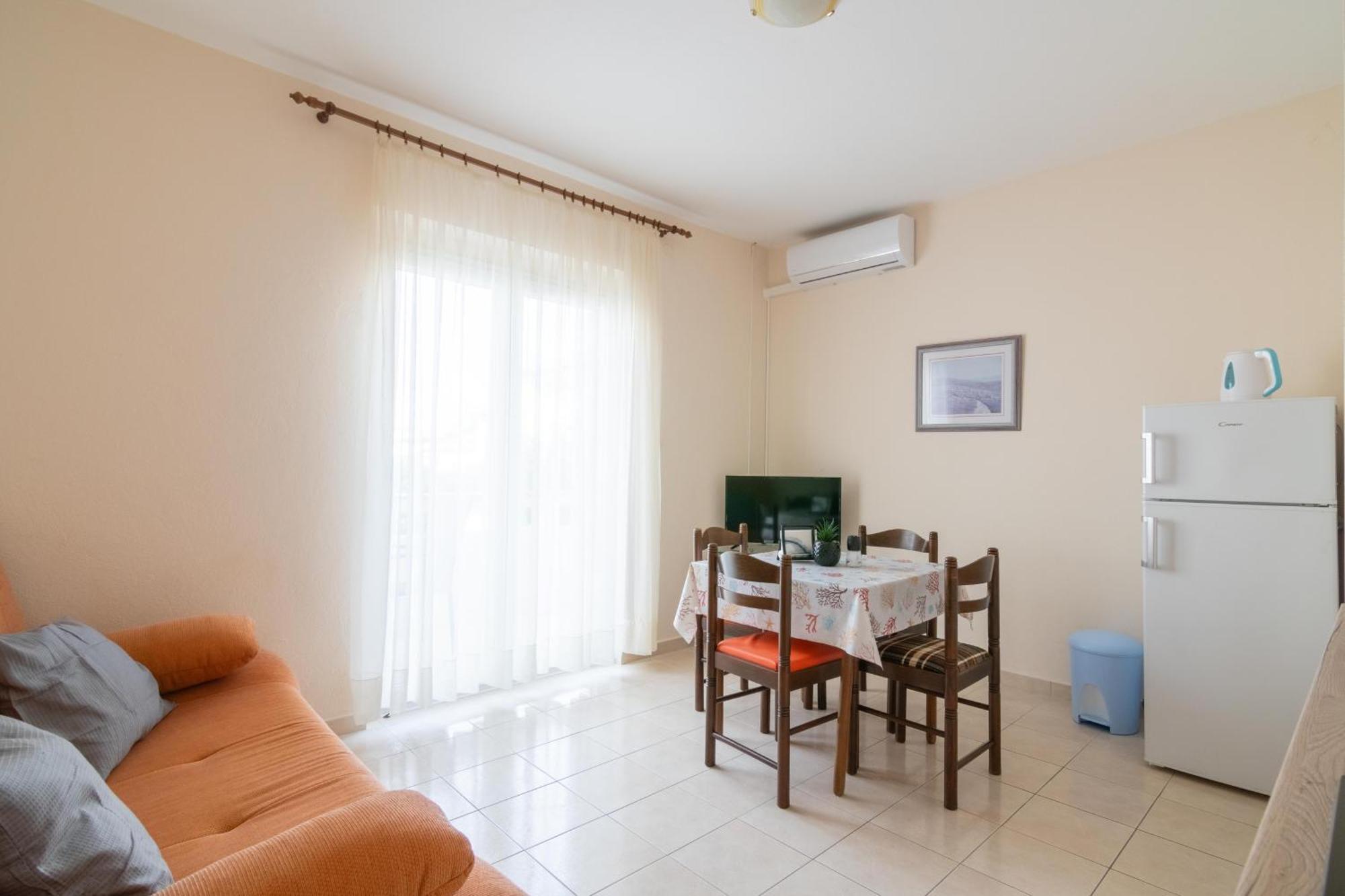 Apartments With A Parking Space Mandre, Pag - 18748 Kolan Extérieur photo