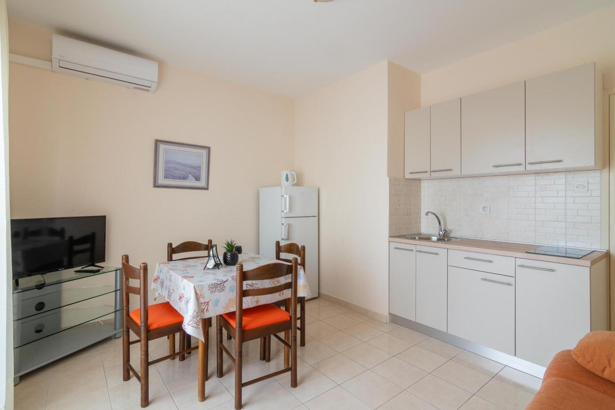 Apartments With A Parking Space Mandre, Pag - 18748 Kolan Extérieur photo