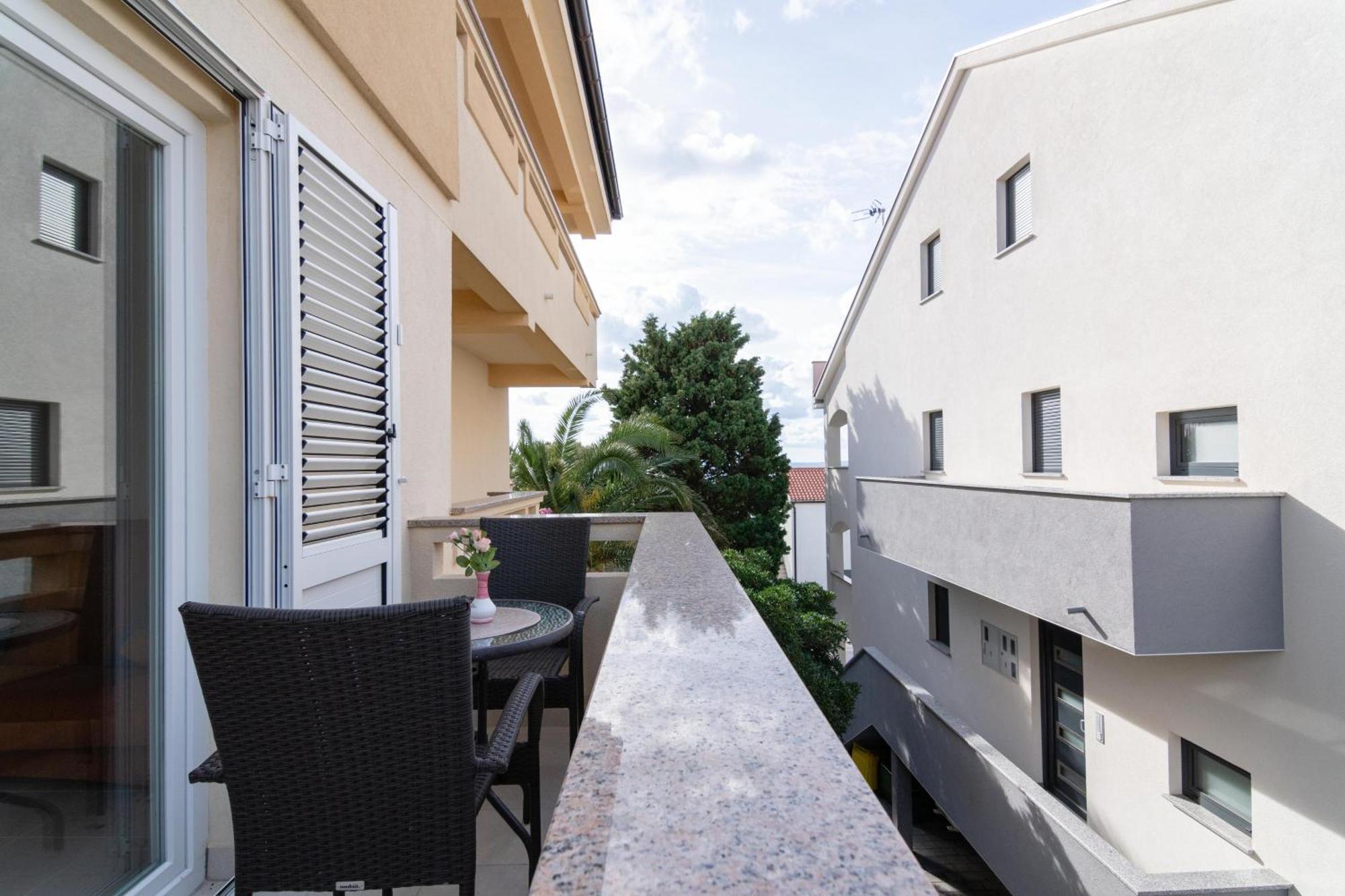Apartments With A Parking Space Mandre, Pag - 18748 Kolan Extérieur photo